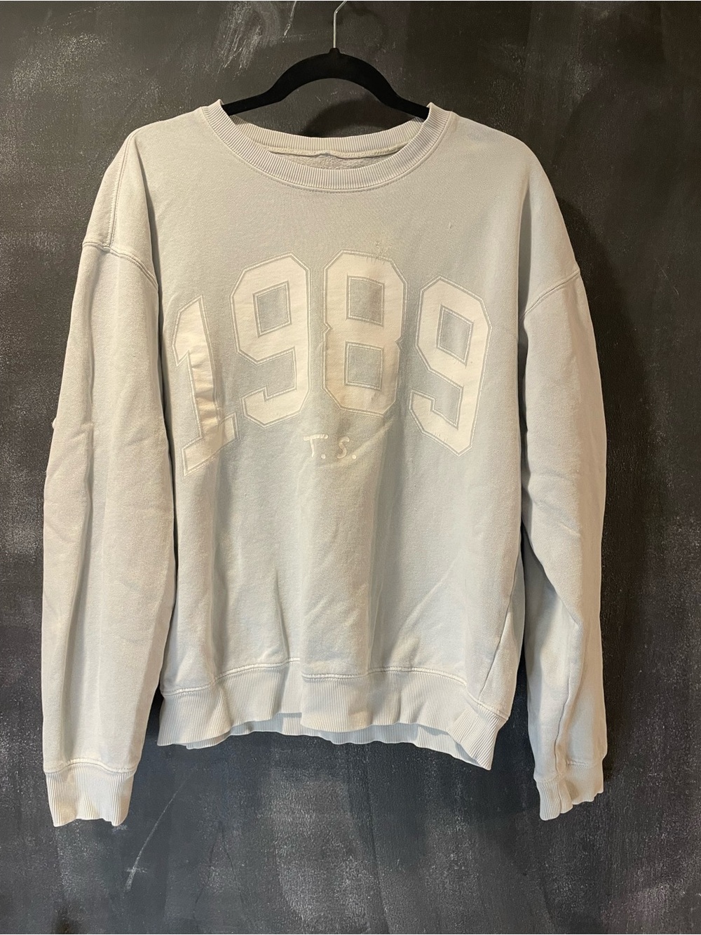 Taylor Swift 1989 Gray Oversized Crewneck Sweatshirt Size Medium - Picture 2 of 9